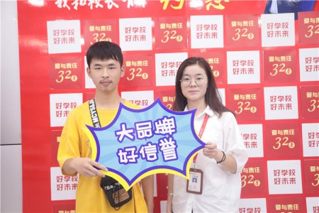 来新华电脑学校，即可享四重大礼！