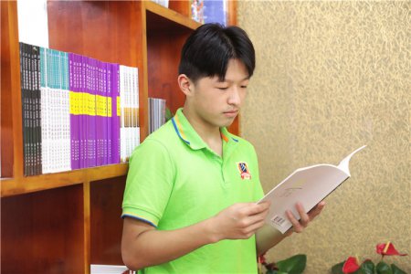 初中生学动漫游戏设计 要在新华闯出一片天