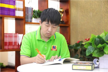 从职校转学来新华  成功加入名企特招班