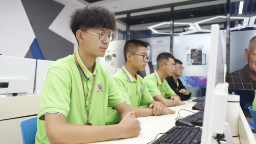 新华万名师生同上一堂课，是一种什么样的体验？