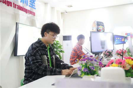初中男生学什么技术好？学网络运营 让未来多一种可能