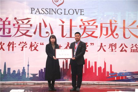 他们在都在偷偷关爱你！全校师生给贫困地区的孩子捐衣传递爱心