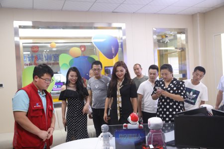 杰出校友龚咪：出彩新华 我可以