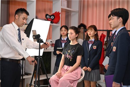 12位学霸天团推荐新华电脑学校，你不了解一下吗？