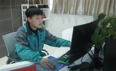 老朋友新同学 相约来新华  一起成就出彩人生
