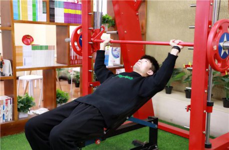 在哥哥的推荐下重返校园学电商  做勇敢的追梦人