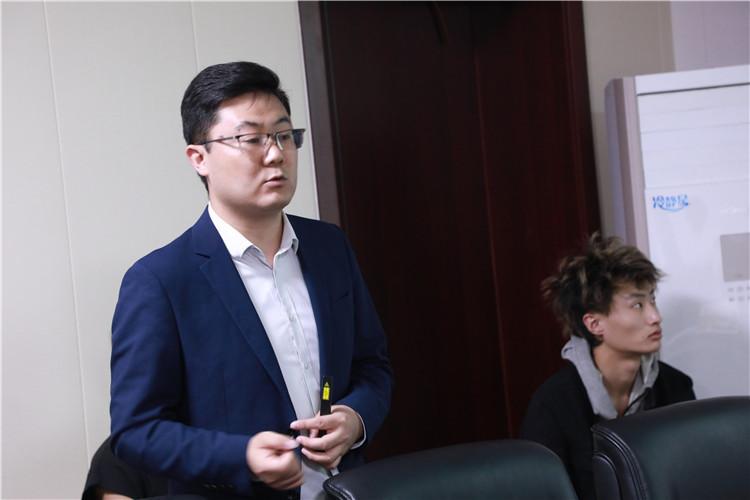 软通动力专场校园招聘会 新华学子不出校园即被“抢订”