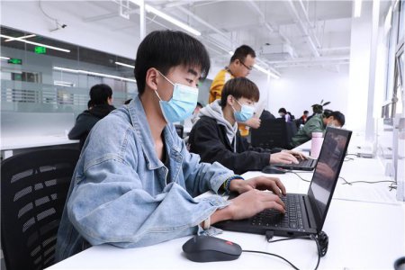 走进企业 感知就业-我校学子走进智慧科技园实地考察