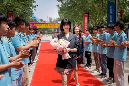 学互联网技术  演员卢杉向你推荐新华热门好专业