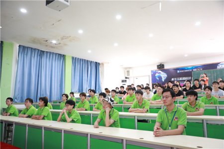理想照亮未来！校企定制班新学期就业指导课  教你如何做好职场人