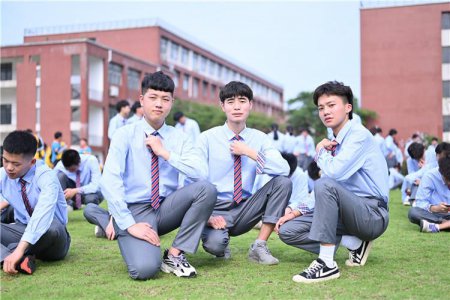 在新华电脑学校学技能  收获不一样的时光！