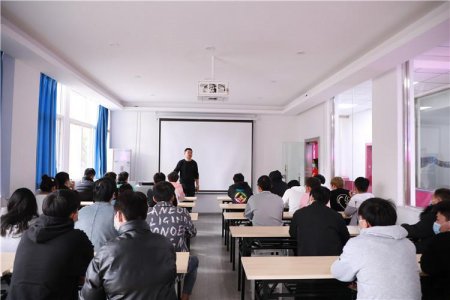 “筑梦古城 扬帆起航” 陕西新华电脑学校携手喜爱购开展专场招聘会