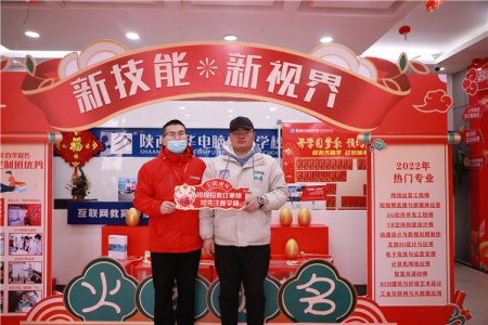新生分批次集中报到日，报名氛围火热！