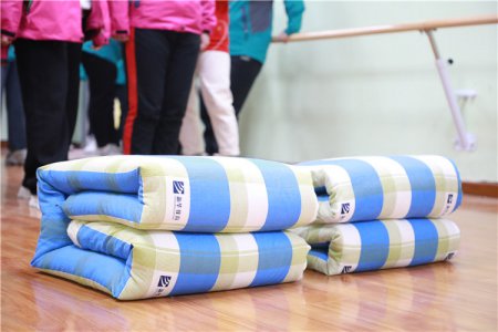 开学第一课  老师教你叠军被