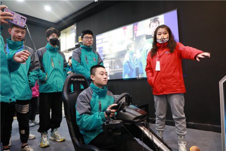 新华我来了！新学期新生集体参观各专业实训室