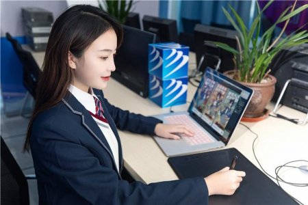 新华学生五项能力建设  全面培养新型π型人才